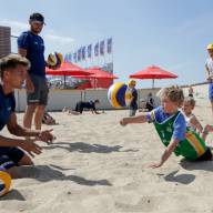 Mega Beach Clinic voor jeugd tijdens NK Beachvolleybal