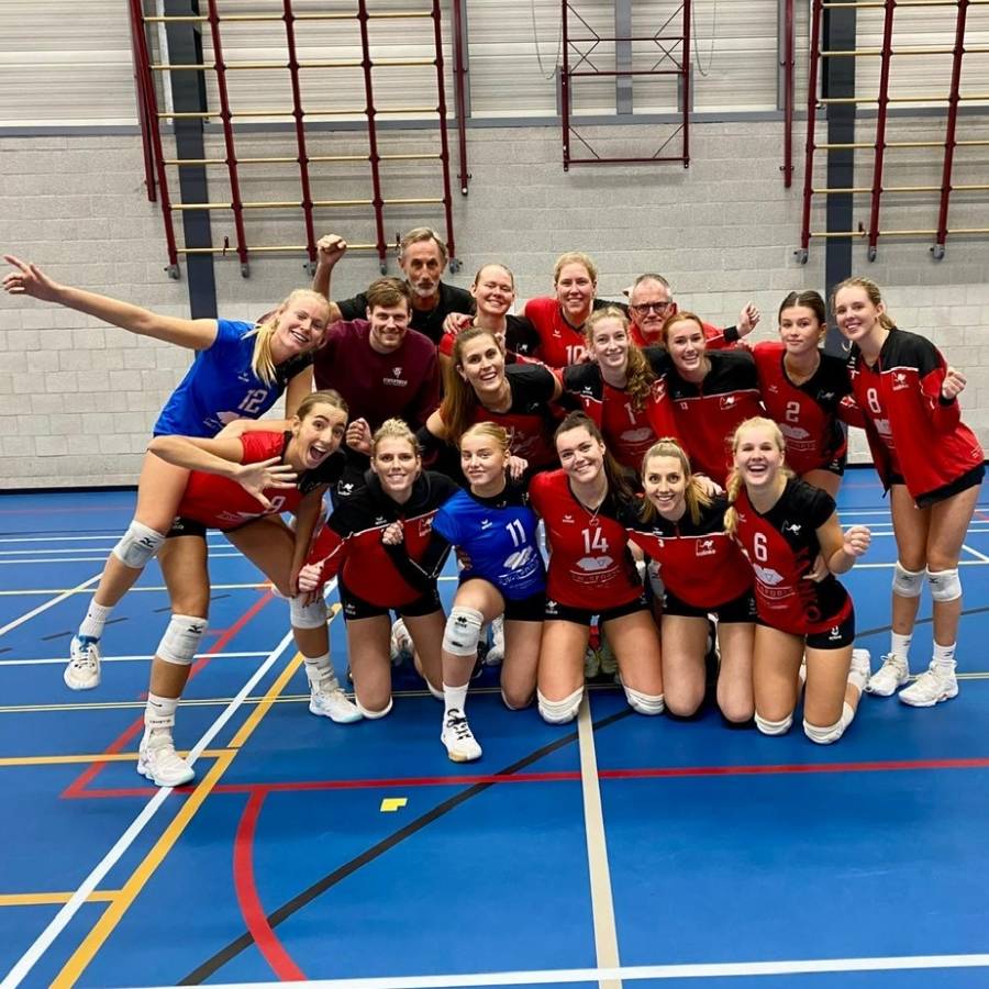 Sterk spelend Dames 1 houdt vijf punten in Houtrust  