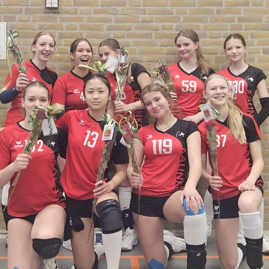 Meisjes C1 ongeslagen kampioen in eerste klasse