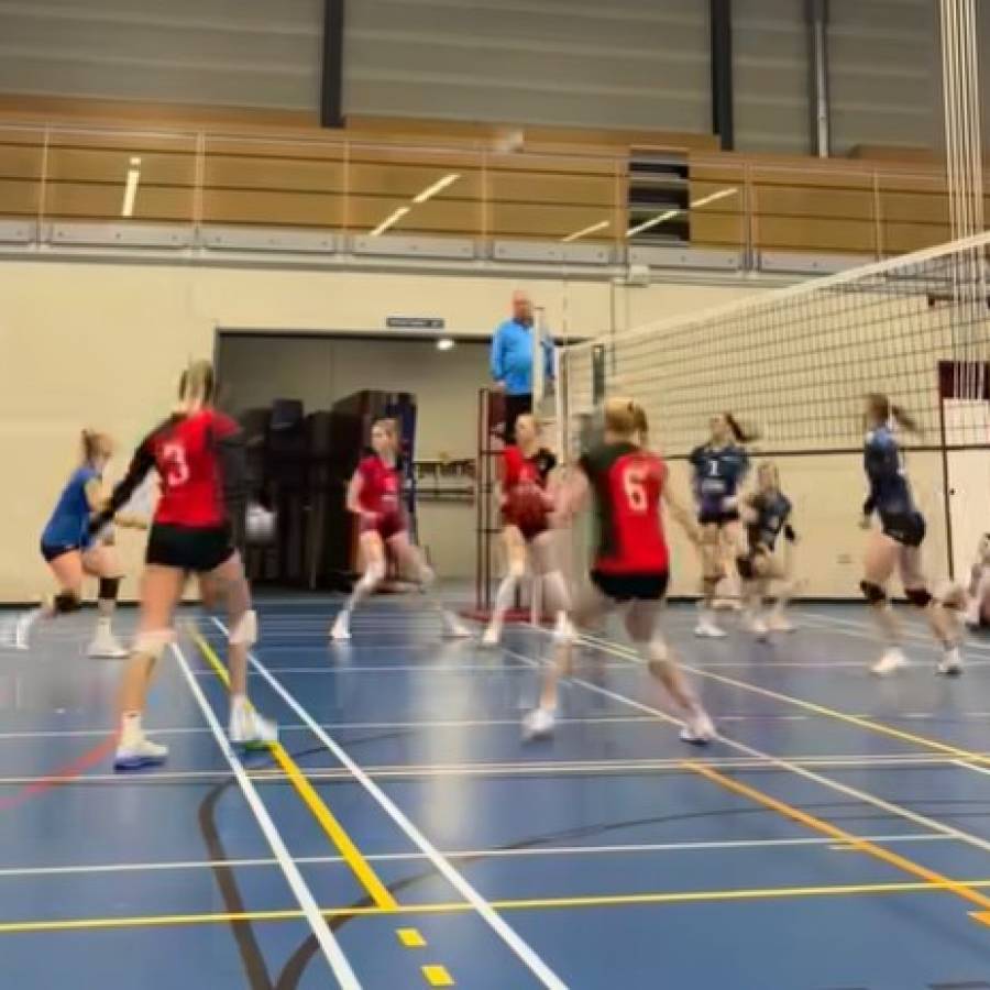 Ook in doordeweekse inhaalwedstrijd blijft Dames 1 ongeslagen