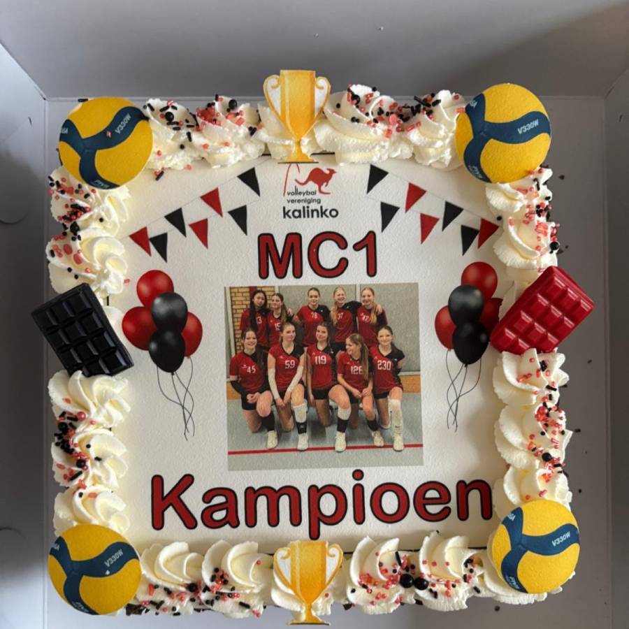 Taart, medailles en kampioensschaal voor Meisjes C1